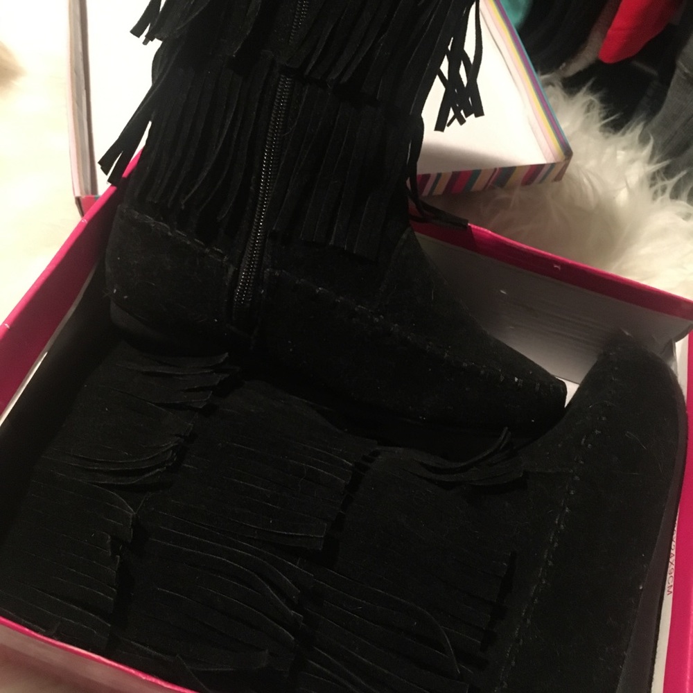 black fringe boots